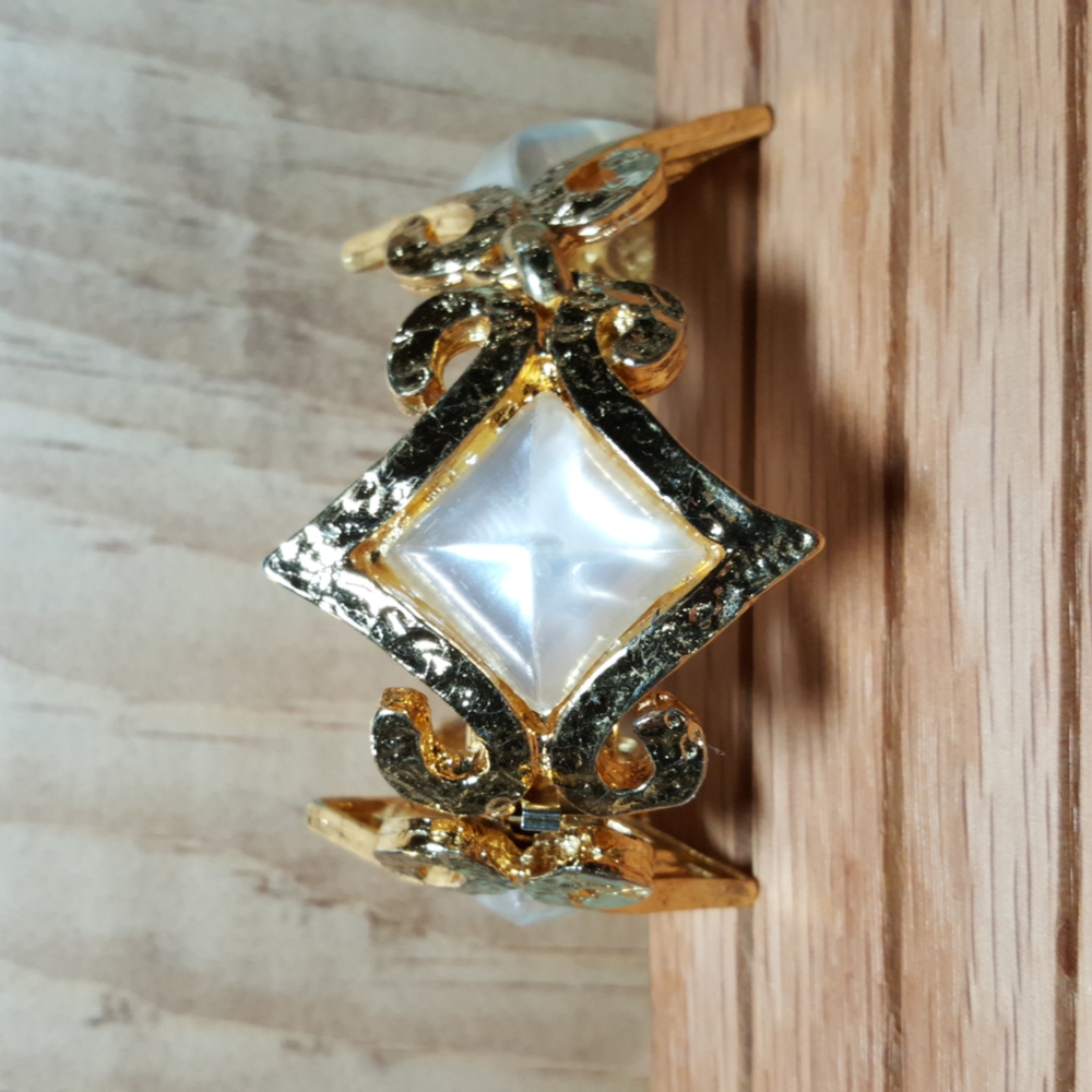Vintage Bracelet w/Faux MOP
